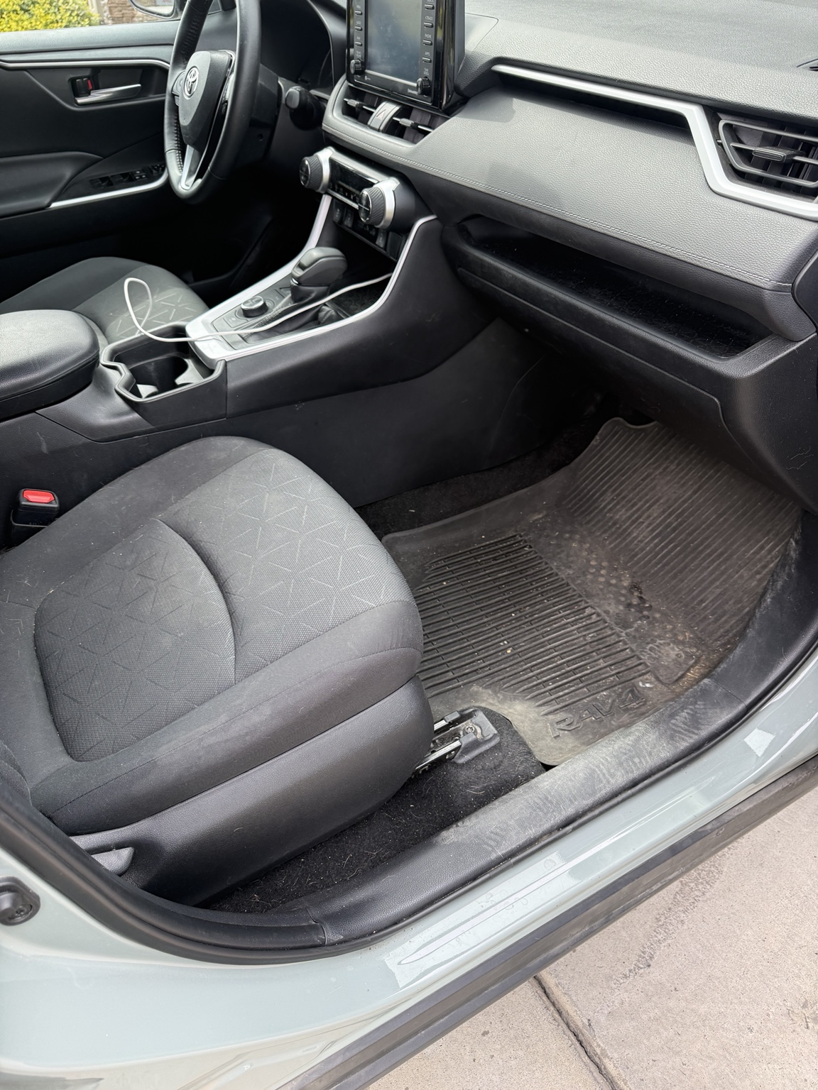 RAV4 front cabin before detailing